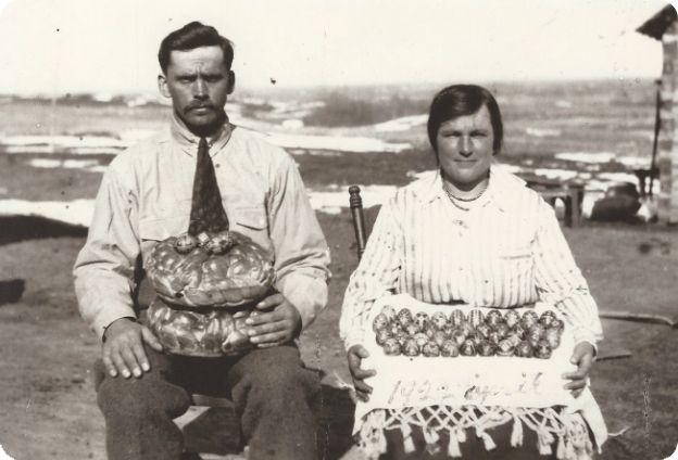 Nicholas and Maria Luchak: Easter celebration circa: 1929